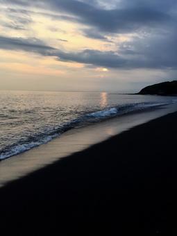 海岸 日の入り 海岸 日の入りの写真