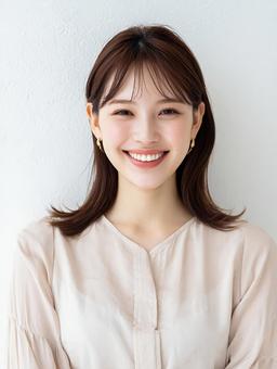 柔らかい光に包まれた女性のクローズアップ 柔らかい光に包まれた女性のクローズアップの写真