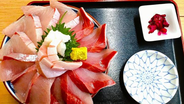 ひみの寒ぶり丼 食べ物,海鮮丼,寒ぶりの写真素材