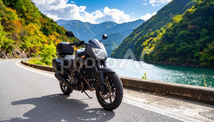 ツーリング中のバイク 自転車,車輪,単気筒の写真素材