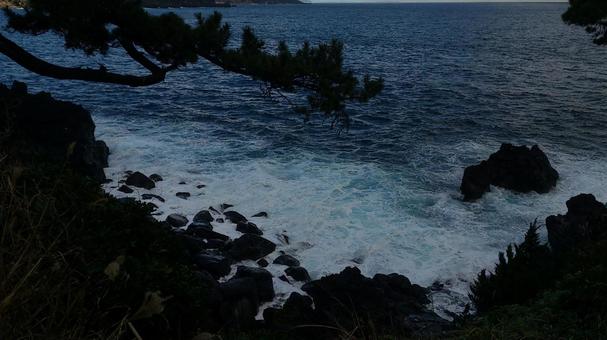 夕暮れ時の伊豆の海 夕暮れ時の伊豆の海 海,伊豆,夕の写真素材