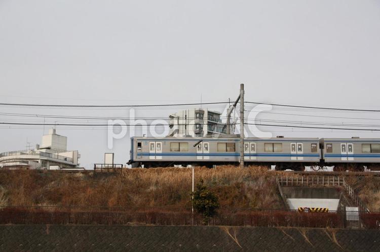 丘の上を走る鉄道（西武6000系） 鉄道,電車,交通の写真素材