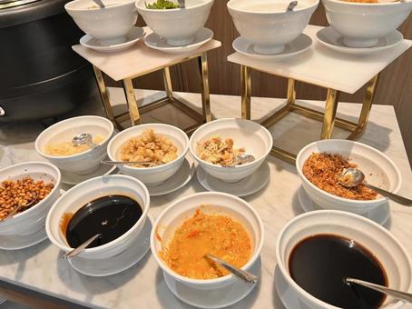 サラダバー サラダバー,ドレッシング,シーザードレッシングの写真素材