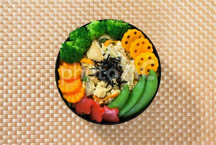 お弁当＿きつね丼＿03 おべんとう,お弁当,ランチの写真素材