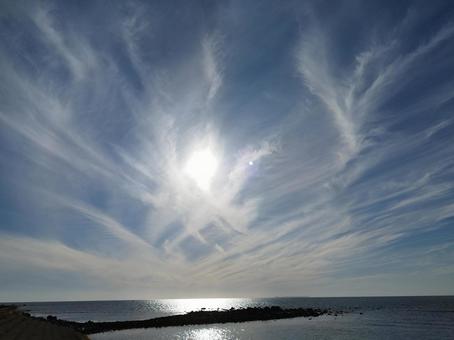 夕日と幻想的な雲 夕日と幻想的な雲 夕日,海,海岸の写真素材