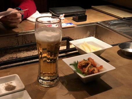 焼肉 焼肉,キムチ,ビールの写真素材
