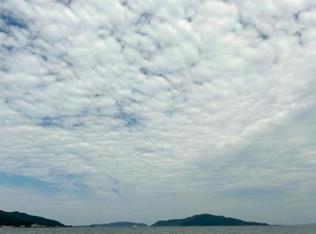 秋の空 雲の背景 秋の空 雲の背景の写真