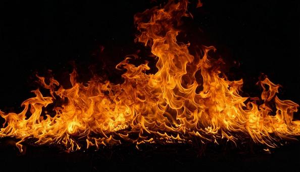 暗闇に燃える炎 暗闇に燃える炎の写真