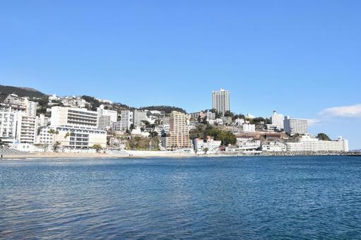 海沿いのリゾートホテル街、青い海﻿と空 海,海岸,ビーチの写真素材