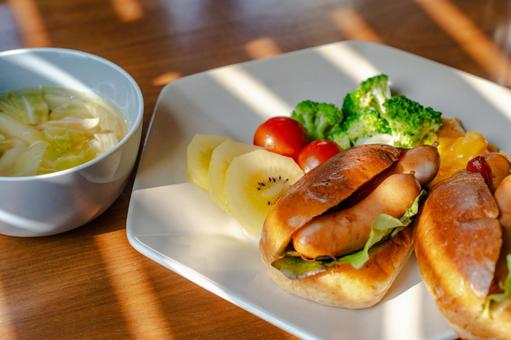 ホットドッグの朝食 ホットドッグの朝食 朝食,洋食,ホットドッグの写真素材