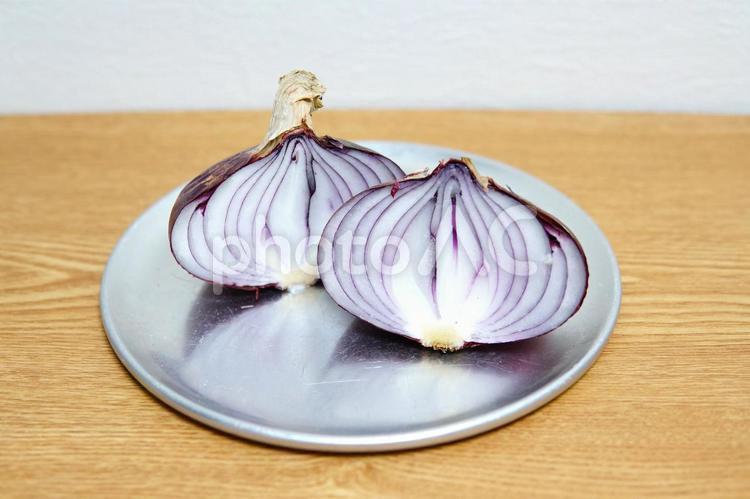 紫玉葱（引き） 紫玉葱,玉葱,オニオンの写真素材