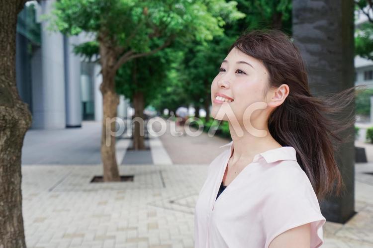 都会たそがれイメージ 会社員,デート,日本人の写真素材