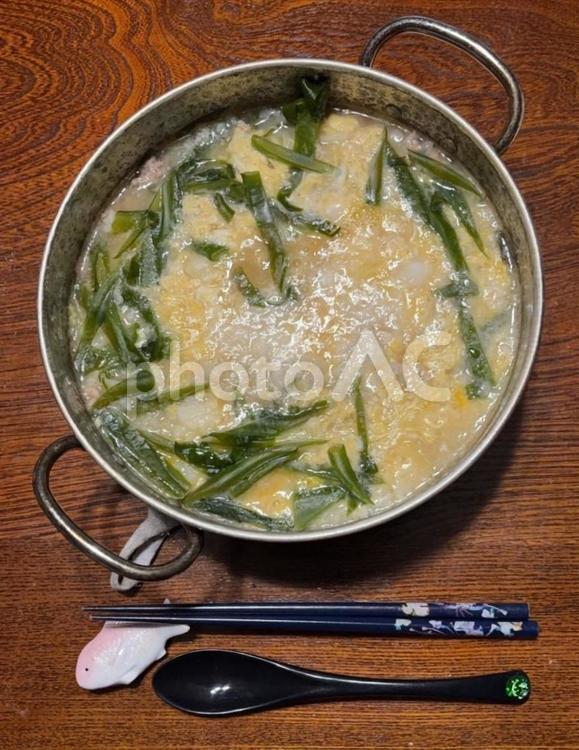 昆布ご飯に茎わかめと長芋と卵のおじや おじや鍋,おじや,あきたこまちの写真素材