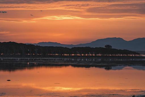 野付半島 紅に染まる水平線 野付半島 紅に染まる水平線 野付半島,野付湾,北海道の写真素材