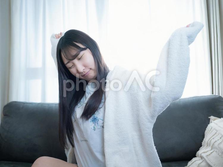 16：寝起きの女の子 寝起き,目覚め,リフレッシュの写真素材