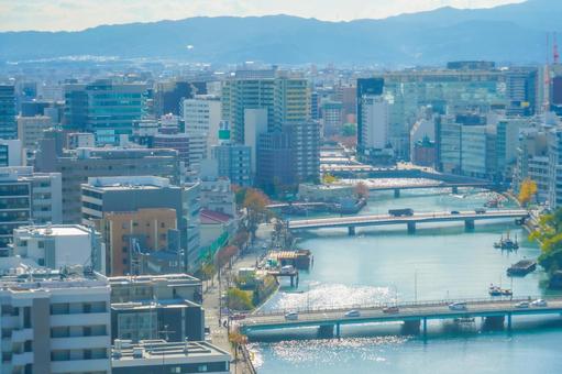 川沿いの街並み 川沿いの街並みの写真