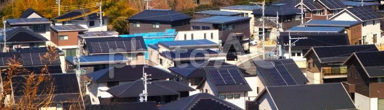 ソーラーパネルの多い住宅街 住宅街,太陽光パネル,ソーラーパネルの写真素材