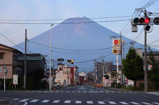 富士山が見える交差点 富士山が見える交差点 山,火山,自然の写真素材