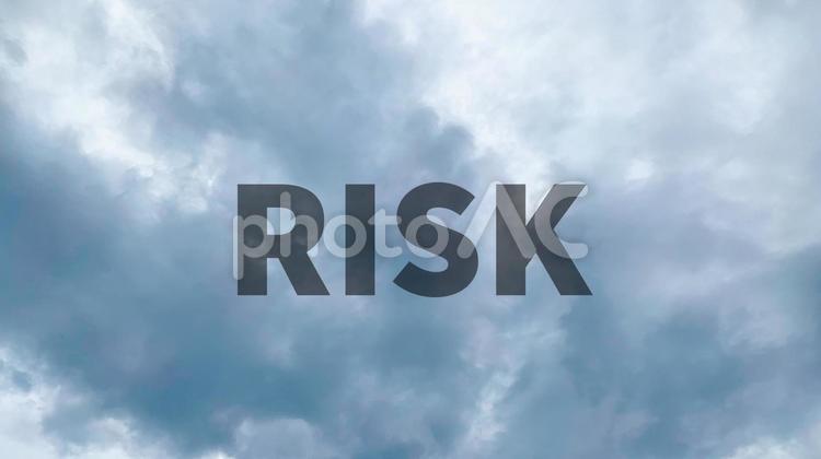 RISKと曇天 リスク,デメリット,危険の写真素材
