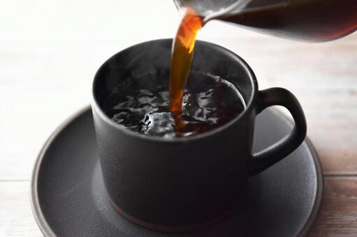 コーヒーをそそぐイメージ コーヒー,coffee,カフェインの写真素材