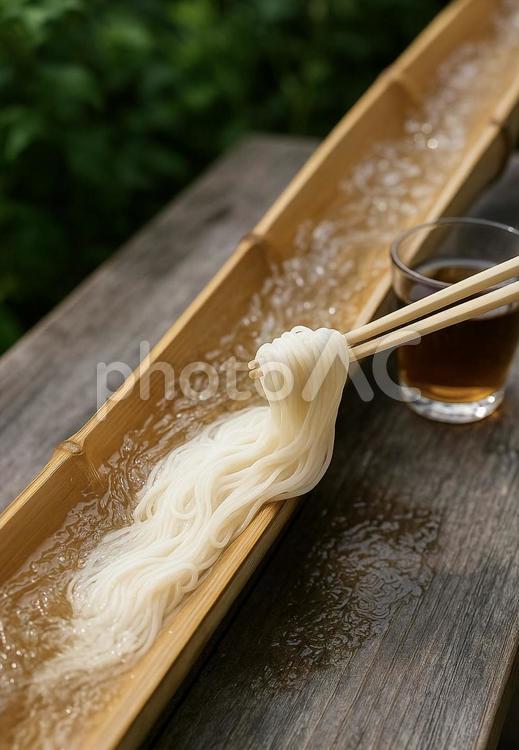 涼を楽しむ流しそうめん 流しそうめん,そうめん,夏の風物詩の写真素材