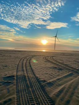 朝焼けの浜辺 浜辺,朝焼け,朝日の写真素材