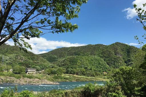 流れる木曽川 流れる木曽川の写真