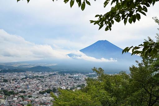 山梨・富士山の景観 山梨・富士山の景観 富士山,新倉富士浅間神社,山梨の写真素材