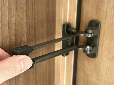 Photo, door lock, door guard, door arm, 