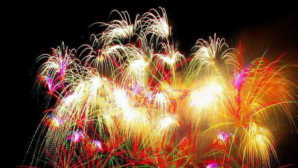 ダイナミックな花火大会 ダイナミックな花火大会 花火大会,迫力,炎の写真素材