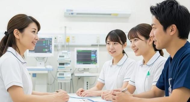 カンファレンスをする看護師 カンファレンスをする看護師の写真