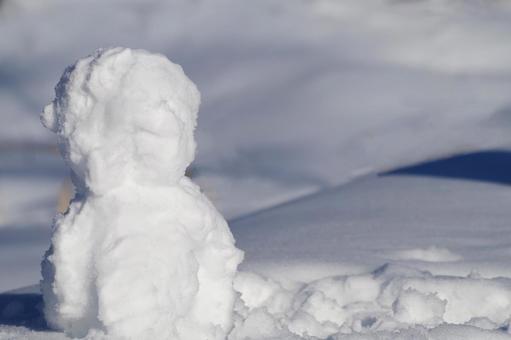 小さな雪だるま 小さな雪だるまの写真