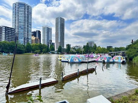 上野公園　池 街並み,風景,上野恩賜公園の写真素材