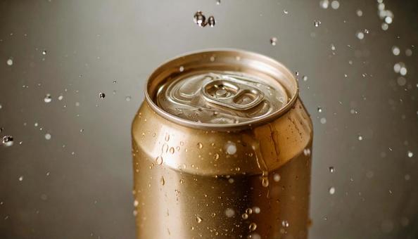 よく冷えて水滴がついた缶飲料 よく冷えて水滴がついた缶飲料 の写真