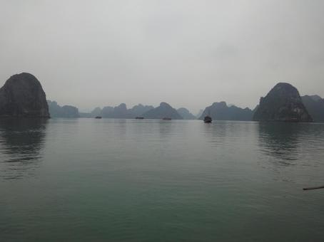 ベトナム　ハロン湾 ベトナム,ハロン湾,岩の写真素材