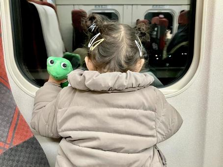 新幹線の車窓 帰省イメージ 新幹線の車窓 帰省イメージ 子ども,子,子供の写真素材