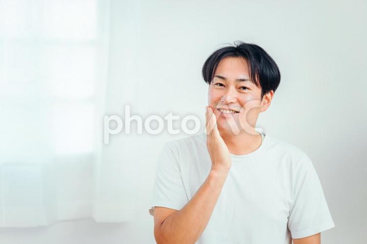 メンズビューティーイメージ（笑顔） メンズビューティー,髭脱毛,メンズの写真素材