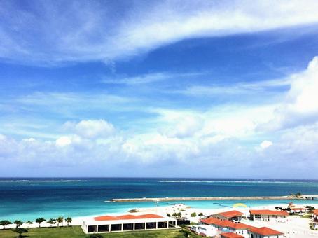 南国の青い海バルコニーからの風景 南国の青い海バルコニーからの風景 海,空,美しいの写真素材