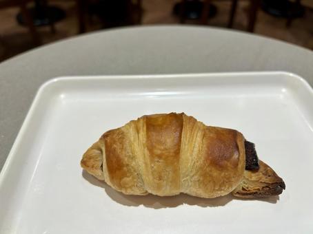 カフェ カフェ クロワッサン,チョコクロワッサン,カフェの写真素材