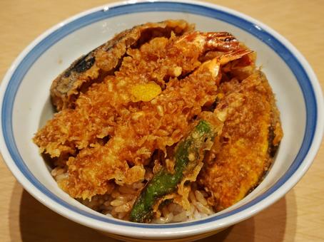 美味しそうな天丼 美味しそうな天丼 天丼,えび天,どんぶりの写真素材