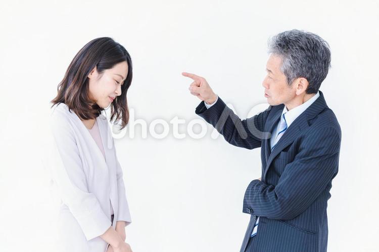 社員のミスを叱責する上司 不調,アジア人,部長の写真素材