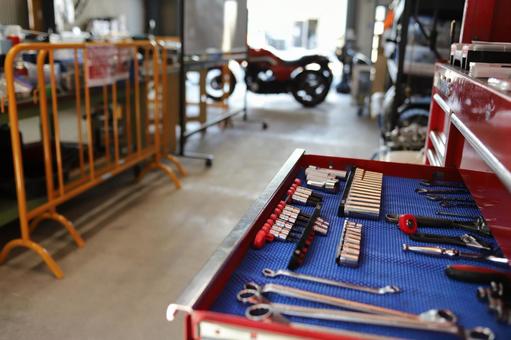 バイクガレージの風景 工具箱 バイクガレージの風景 工具箱 工具,工具箱,ガレージの写真素材