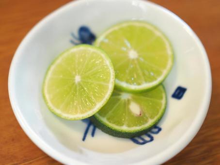 すっぱくておいしい徳島のスダチ すっぱくておいしい徳島のスダチの写真