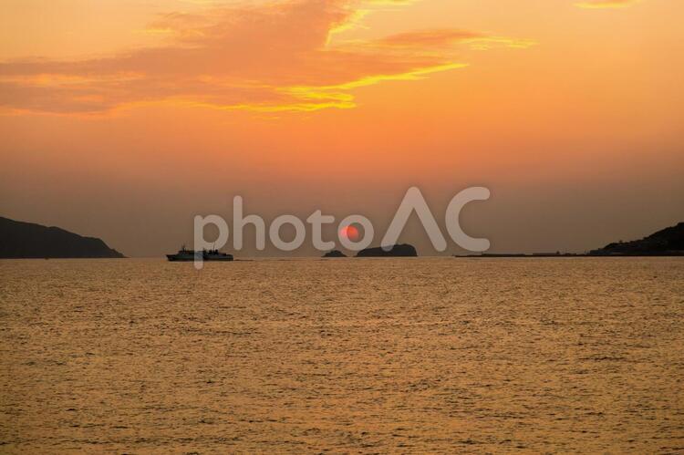 福岡、志賀島から見る夕焼け 夕陽,福岡,日没の写真素材
