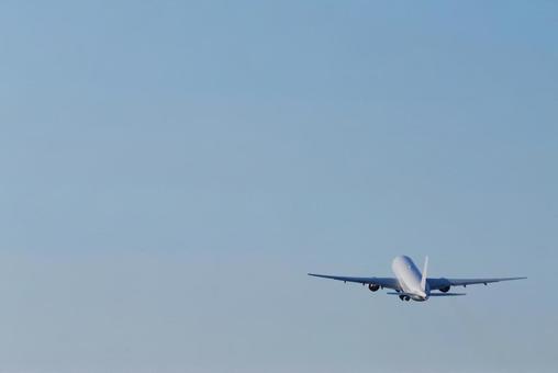 飛行機と青空 飛行機と青空 飛行機,旅客機,ジェット機の写真素材