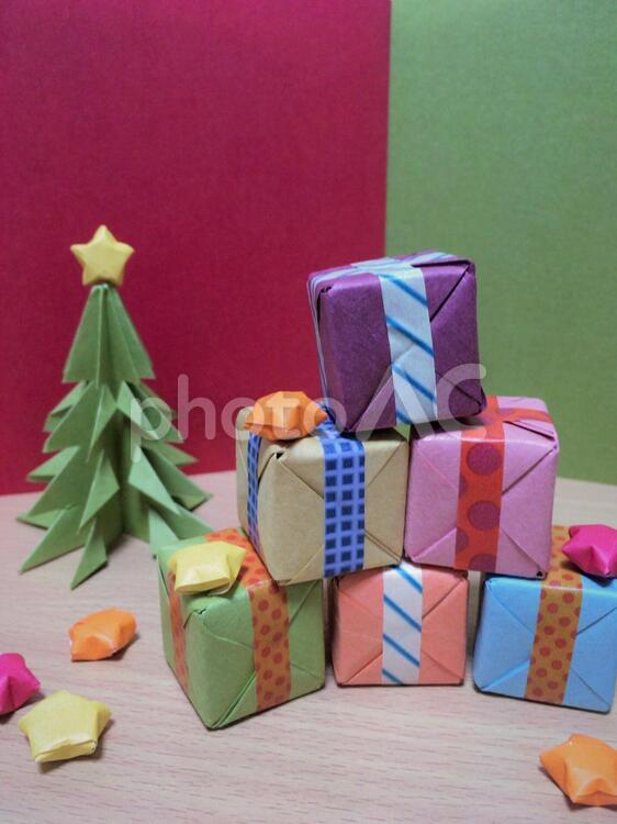 折り紙　クリスマスツリーとプレゼント クリスマス,ツリー,プレゼントの写真素材
