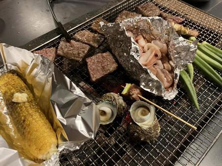 夏のバーベキュー バーベキュー,トウモロコシ,サザエの壺焼きの写真素材