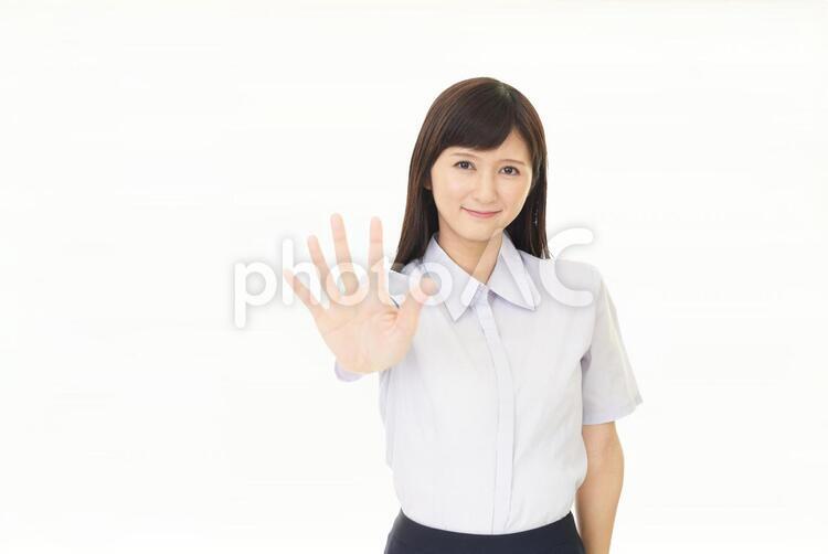 ストップのジェスチャーをする女性 女性,女,笑顔の写真素材