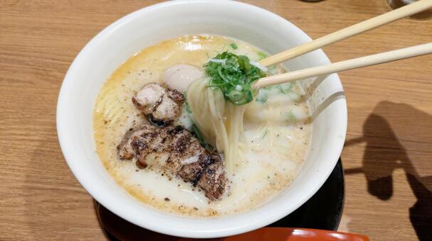 薬膳料理の参鶏湯ラーメン 中華料理,薬膳,薬膳スープの写真素材