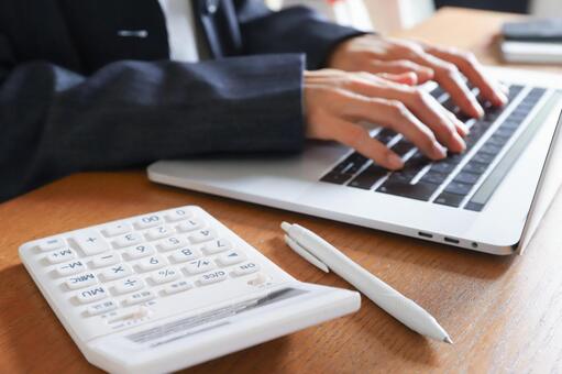 計算機とパソコン　ビジネスイメージ ビジネス,仕事,経理の写真素材